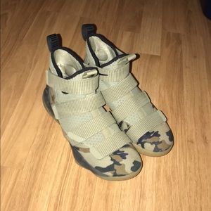 Lebron soldier xi